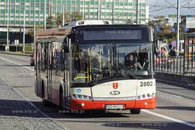 Gdańsk, Dworzec PKP. Autobus Solaris Urbino 12 na...