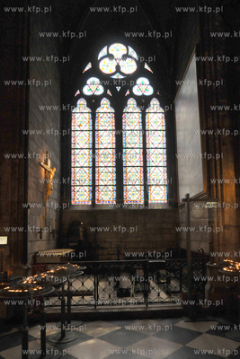 Paryż Wyspa Cite z Placem Św Jana Pawla II.  Katedra...