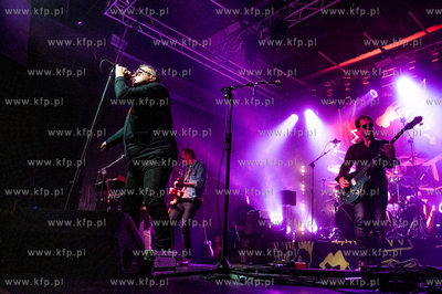 Koncert T-love w klubie b90. Nz. Muniek Staszczyk i...