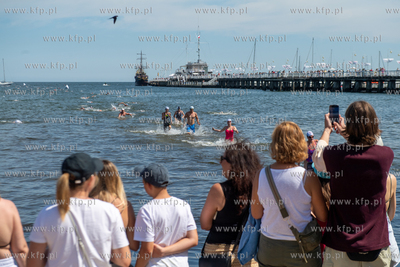 Wyścig pływacki dookoła mola w Sopocie. 20.07.2024....