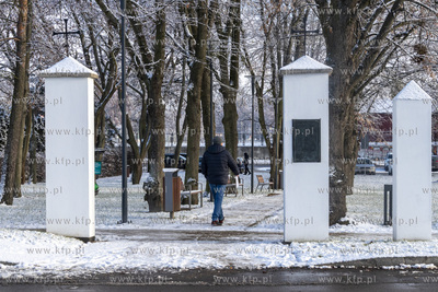 Wejście na teren parku przy ulicy Wita Stwosza w Pruszczu...