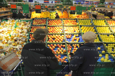 Oficjalne otwarcie dla klientow centrum handlowego...