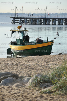 Gdynia, Orlowo. Kuter rybacki ORL-3 w przystani rybackiej....