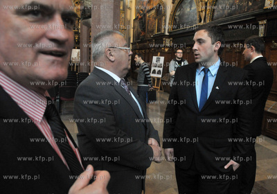 Gdansk, Dwor Artusa. Prezentacja przyszlych radnych...