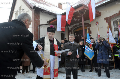 Uroczystosci nadania szkole podstawowej w Niestepowie...