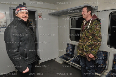 Pierwszy wyjazd kolejki SKM z przystanku Gdansk Srodmiescie...