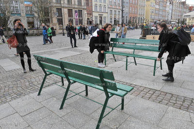 Wedrujace lawki czyli prototypowanie lub inaczej badanie...