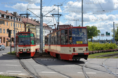 Gdansk. Tramwaje 105n  na wezle Hucisko. 18.05.2015...