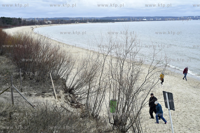 Gdańsk Brzeźno - Nowy Port. Plaża widziiana ze ścieżki...