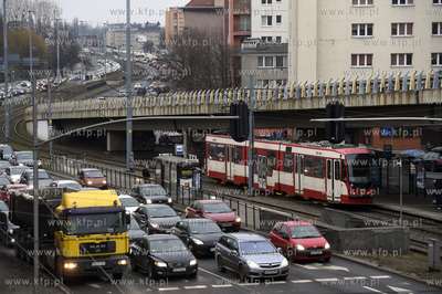 Gdańsk. Węzeł Okopowa. Korek samochodowy na  ul....