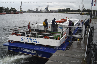 Port Gdański w Nowym Porcie. Tramwaj wodny Somica...