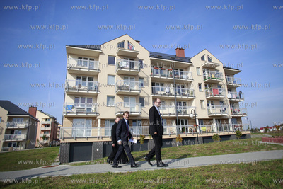 Uroczyste przekazanie do użytku 125 mieszkań wybudowanych...