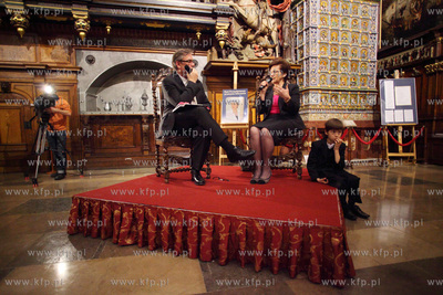 Gdańsk. Dwór Artusa. Promocja ksiazki Danuta Walesa...