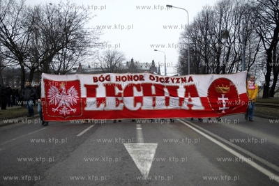 Dzien Pamieci Zolnierzy Wykletych. Nz. Przemarsz ulicami...