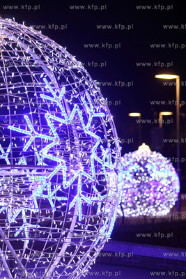 Pruszcz Gdanski. Iluminacje swiateczne na deptaku.
16.12.2014
fot....