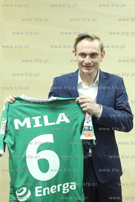 Pilkarz Sebastian Mila podpisal kontrakt z druzyna...