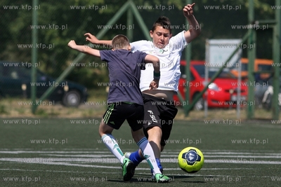 Gdansk Zaspa. Pilkarski turniej dzikich druzyn Do przerwy...