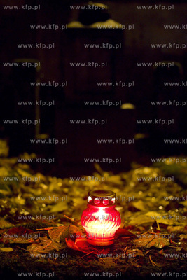 Dzień Wszystkich Świętych. Cmentarz żydowski w...