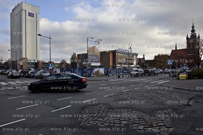 Ruszają prace na budowie na skrzyżwaniu ulic Rajskiej...