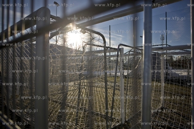 Rozbiórka sportowej hali namiotowej na stadionie przy...