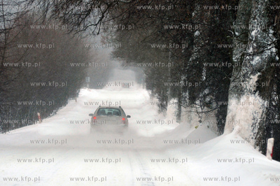 Droga krajowa nr 221 Koscierzyna-Gdansk podczas obfitych...