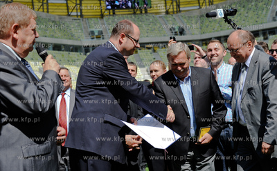 Gdansk. PGE Arena. Uroczyste wreczenie pozwolenia na...