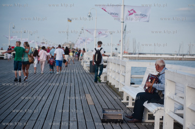 Wakacyjne popoludnie na molo w Sopocie.
09.08.2013
fot....