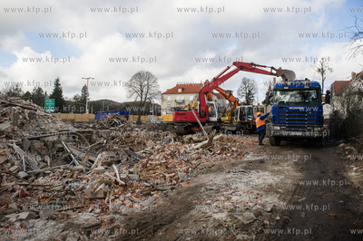 Gdansk. Rozbiorka budynku dawnej przychodni przy ulicy...