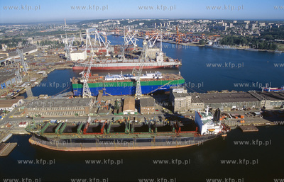 Port Gdynia z lotu ptaka. W kolejnosci od dolu nabrzeze:...