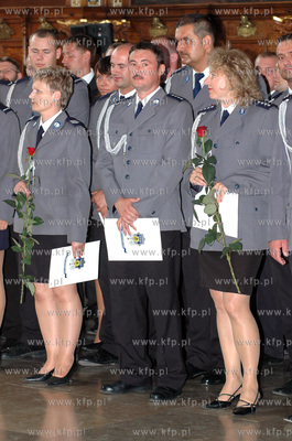 Swieto gdanskich policjantow. Nz. uroczystosc wreczenia...