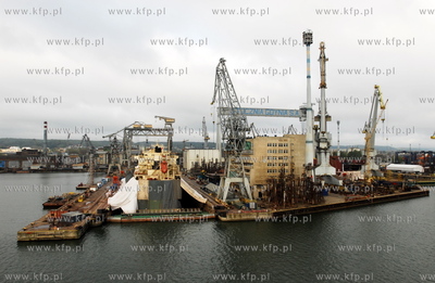 Statek Orsula w Stoczni Gdynia SA
03.05.2008
fot....