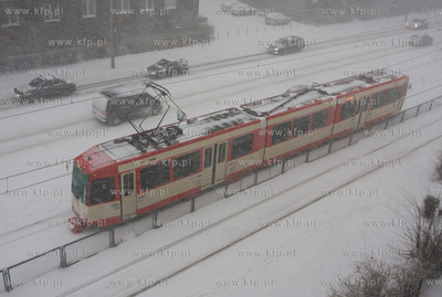Gdansk, widok na ul. Kartuska. Nz. Obwity opad sniegu.
07.01.2009
fot....