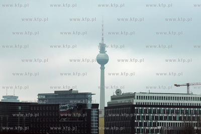 Berlin. Fernsehturm - wieza telewizyjna stojaca na...
