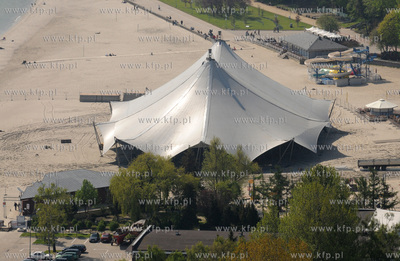 Na plazy w Srodmiesciu Gdyni ruszyl montaz gigantycznego...