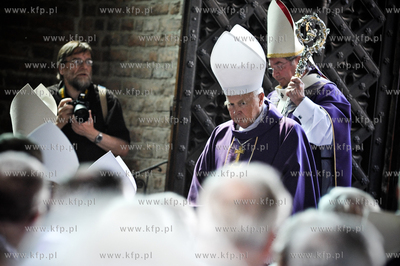 Pogrzeb pralata Henryka Jankowskiego w kosciele sw....