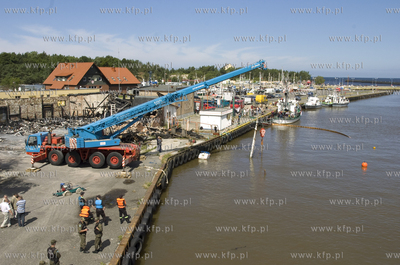 W porcie morskim w Ustce trwa wydobywanie z dna kanalu...