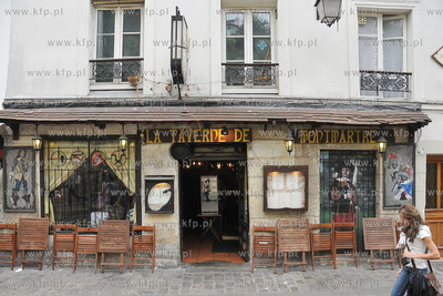 Montmartre - historyczna dzielnica Paryza polozona...