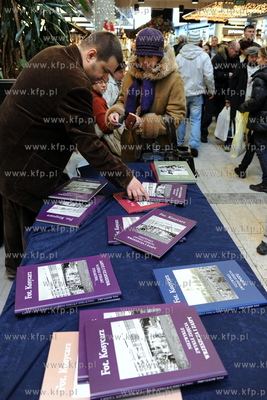 Centrum Handlowe Manhattan w Gdansku Wrzeszczu. Maciej...