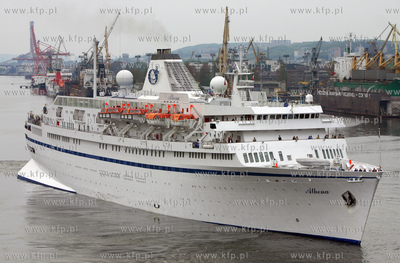 Statek wycieczkowy Athena (ex Stockholm) w Gdyni.
22.05.2005
fot....