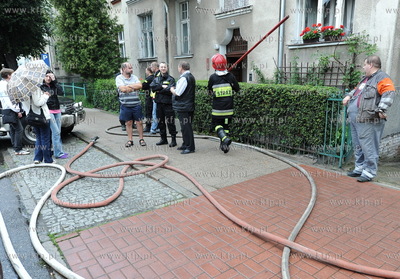 Pozar w mieszkaniu na parterze budynku na Haffnera...