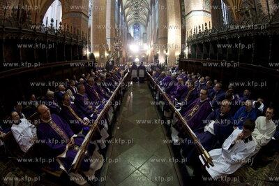 Bazylika katedralna w Pelplinie. Uroczystości pogrzebowe...