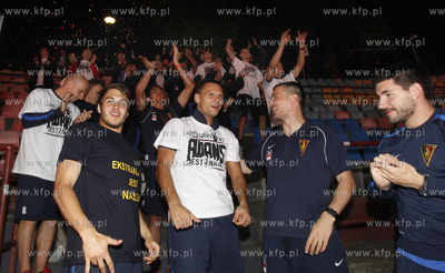 Szczecin. Szczecinscy kibice swietuja na stadionie...