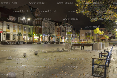 Starogard Gdański,  Rynek i kamienice, na pierwszym...