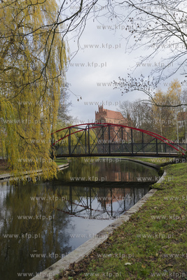 Starogard Gdański,Park Miejski.Nz. Most w Parku05.11.2019Fot....