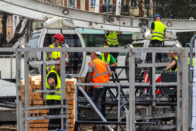Demontaż koła widokowego Amber Sky na wyspie Ołowianka...
