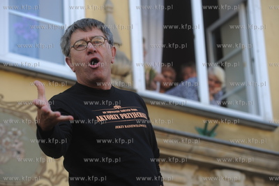 Happening pt "Aktorzy Przyjechali" z okazji wmurowania...