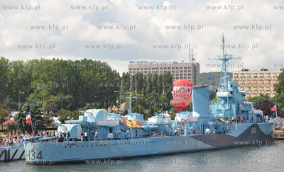 Okret muzeum ORP BLyskawica zacumowany przy Skwerze...