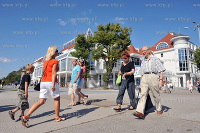 Sopot, ul. Bohaterow Mointe Cassino w glebi Dom Zdrojowy....