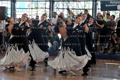 Uroczystosc zawieszenia wiechy nad nowo budowanym terminalem...