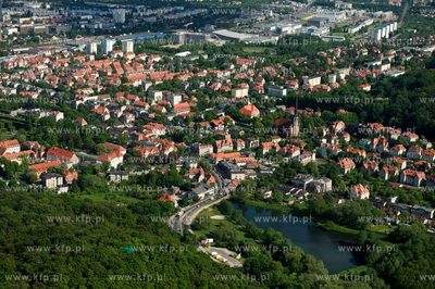 Gdansk Oliwa z lotu ptaka.  Po lewej wzgorze Pacholek...